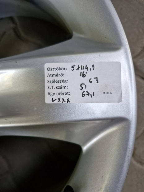 Kia gyári alufelni 5x114.3 16" szép állapotban