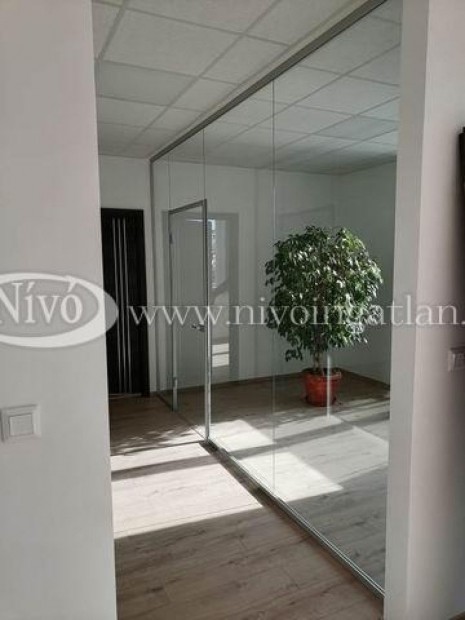 Kiad� 100 nm-es Iroda, irodah�z Veszpr�m