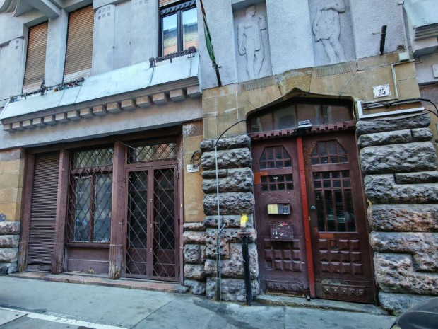 Kiad� 110 m2-es iroda 19m2-es rakt�rral