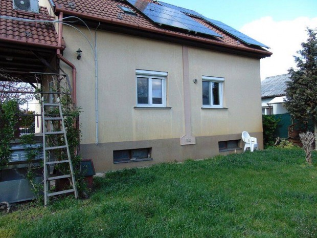 Kiad� 120 nm-es b�torozott, nappali+ 4 szob�s, kl�m�s, csal�di h�z!