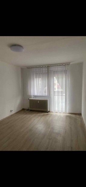 Kiad� 1+2f�l szob�s lak�s