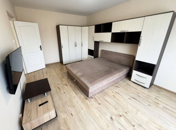 Kiad� 1,5 szob�s fel�j�tott lak�s a Garibaldi utc�n!