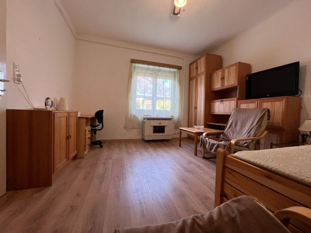 Kiad� 1,5 szob�s f�ldszinti lak�s