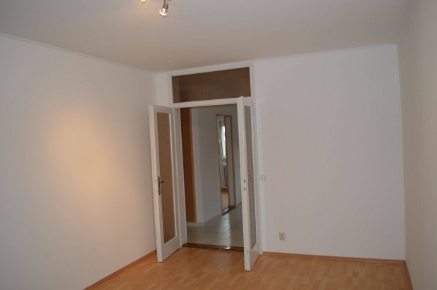 Kiad� 1,5 szob�s lak�s Szedreskerti Ln.-ben