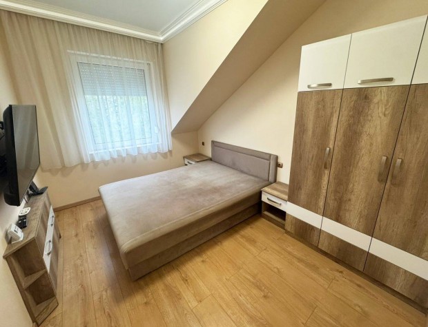 Kiad� 1 szob�s lak�s a G�r�mbei Cukr�szda mellett