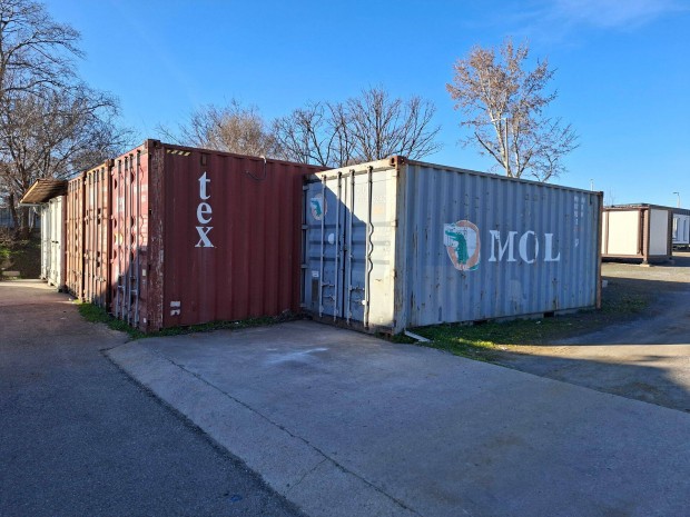 Kiad� 20 L�bas Kont�ner �rz�tt, Kamer�zott telephelyen a Di�szegi �ton