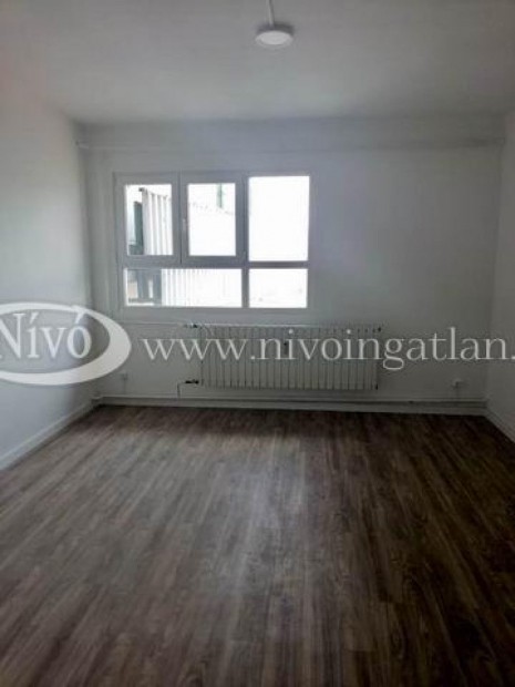 Kiad� 22 nm-es �zlet Veszpr�m