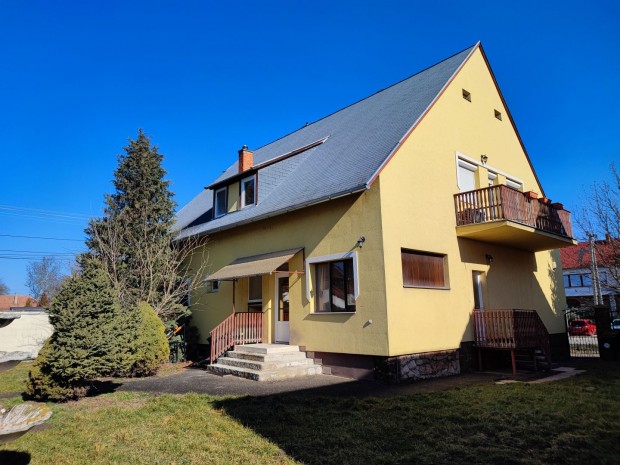 Kiad� 250 m2 csal�di h�z, Gy�r