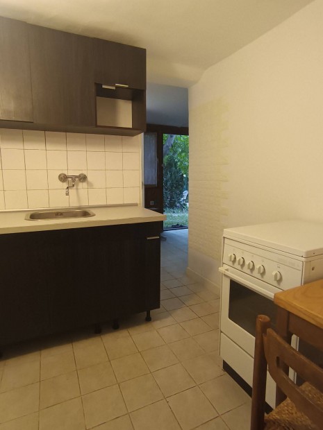 Kiad� 25nmes csal�di h�z Rakoscsab�n