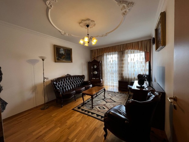 Kiad� 2 Szob�s, Erk�lyes Lak�s A Pal�czy Utc�ban!