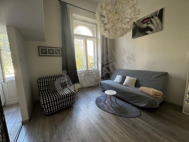 Kiad� 2 szob�s, hangulatos, gal�ri�s lak�s a belv�ros sz�v�ben!