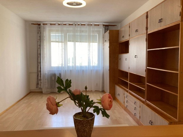 Kiadó 2 szobás, tágas lakás XV. Nyírpalota út Páskomliget utca sarok