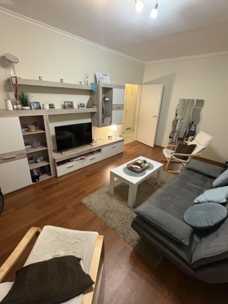 Kiad� 2 szob�s erk�lyes magasf�ldszinti lak�s!