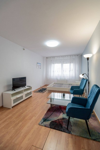 Kiad� 2 szob�s lak�s �bud�n a Fl�ri�n T�rn�l Egyetemist�knak!