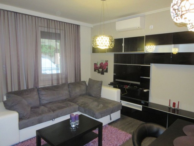 Kiad� 40 nm-es �jszer� �llapot� T�rsash�zi lak�s Hajd�szoboszl�