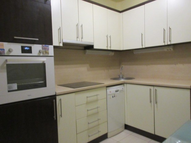 Kiad� 44 nm-es Fel�j�tott panel lak�s Debrecen