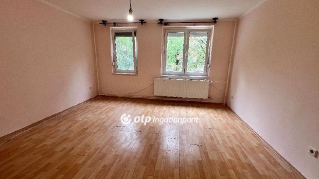 Kiadó 44 nm-es Újszerű állapotú panel lakás Pápa Igal lakótelep