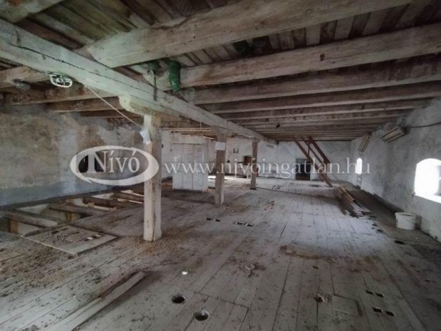 Kiad� 450 nm-es Rakt�r S�ly