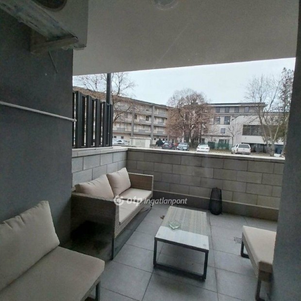 Kiad� 46 nm-es lak�s Ny�regyh�za