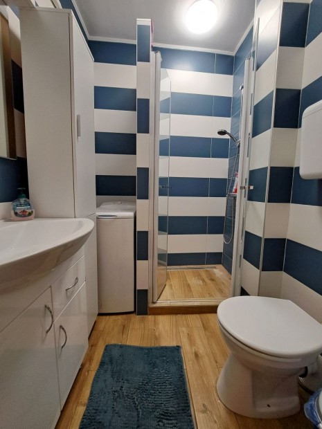 Kiad� 47 m2-es, 2 k�l�nny�l� szob�s t�glalak�s