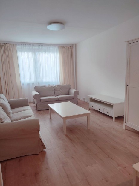 Kiad� 53 m2-es lak�s Sz�kesfeh�rv�ron belv�roshoz k�zel