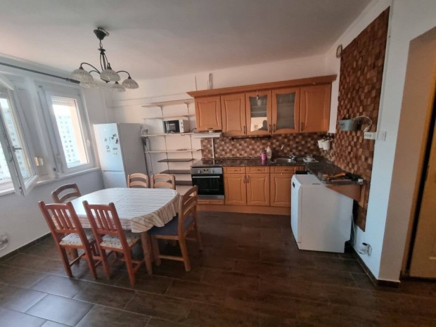 Kiad� 56 nm-es Fel�j�tott panel lak�s Debrecen