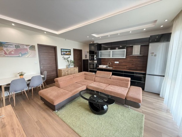 Kiad� 56 nm-es �j �p�t�s� t�gla lak�s Paks