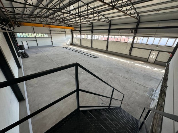 Kiad 600 m2-es csarnok Debrecen