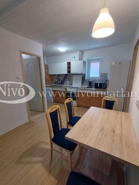 Kiad� 60 nm-es Csal�di h�z Veszpr�m