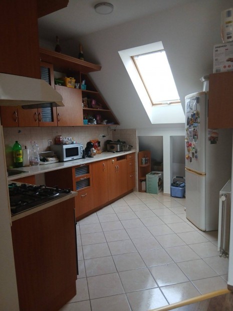 Kiad� 64nm kl�mas, �j epit�s� lakas a Praktiker m�g�tt