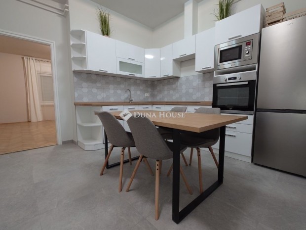 Kiad� 66 nm-es lak�s Kecskem�t