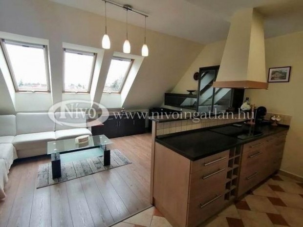 Kiad� 78 nm-es t�gla lak�s Veszpr�m