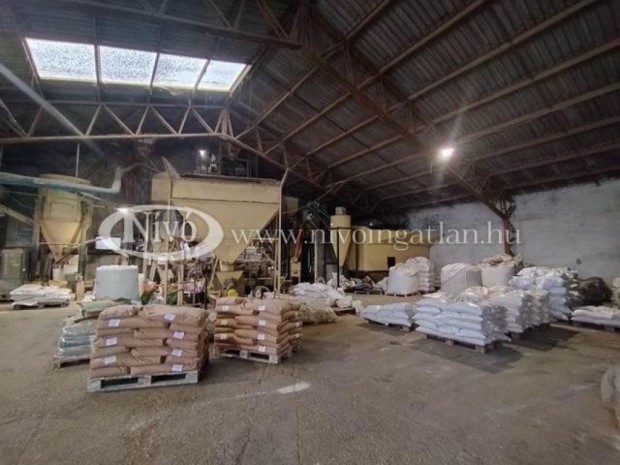 Kiad� 800 nm-es Rakt�r Ajka