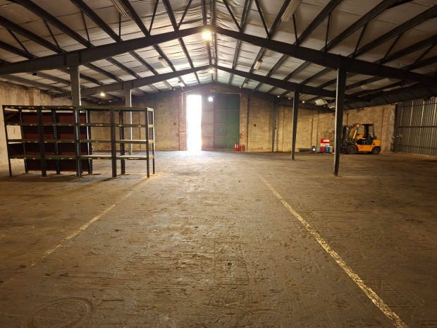 Kiad� 800 nm rakt�r,m�hely