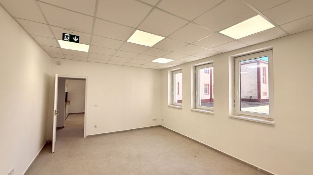 Kiadó 83 m2 iroda, Debrecen
