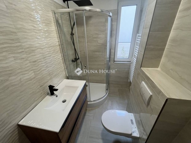 Kiad� 84 nm-es lak�s Dabas