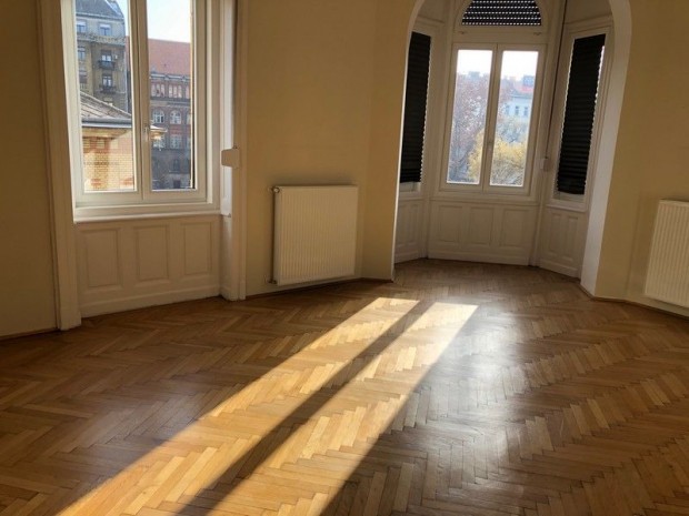 Kiadó 98 nm-es Felújított tégla lakás Budapest VIII. kerület