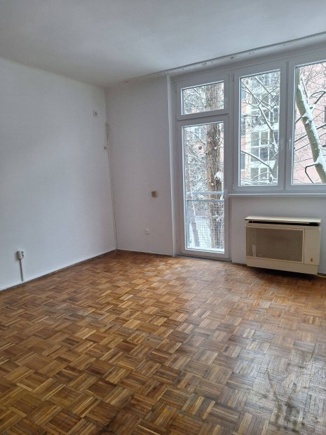 Kiad� Alb�rlet Szolnok