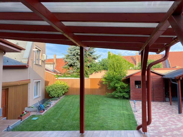 Kiad� Belv�rosi kertes h�z Gy�ngy�s�n