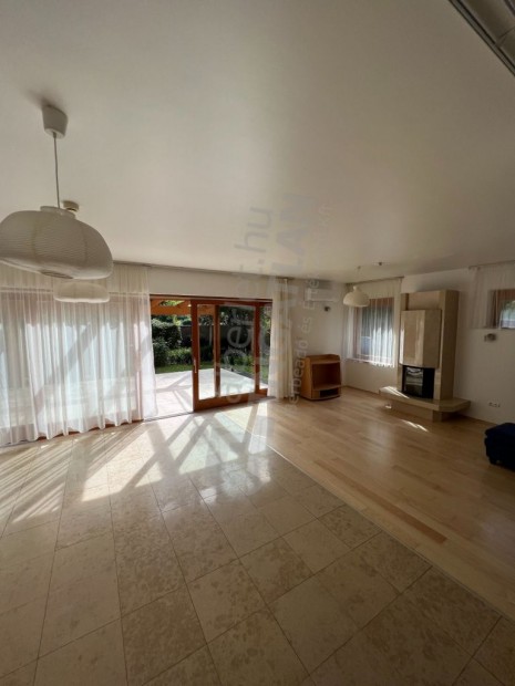 Kiadó EXKLUZÍV, többszintes családi ház