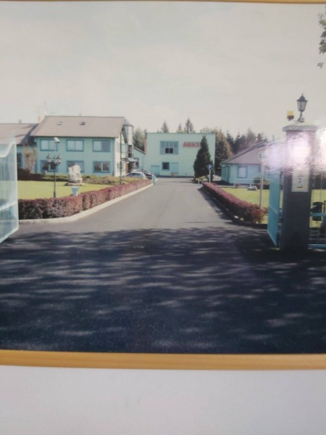 Kiad�-Elad� Ipari ingatlan, iroda, rakt�r