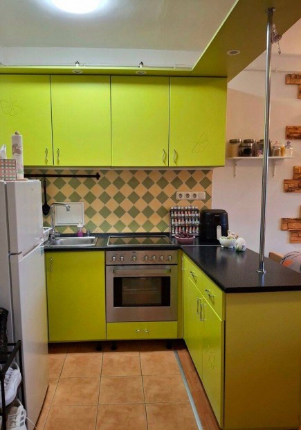 Kiad� Erk�lyes Studi� Lak�s !