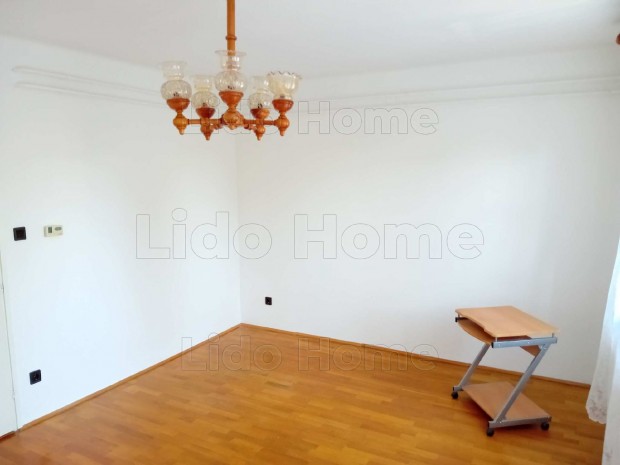 Kiad� Gy�r N�dorv�rosi 2 szob�s lak�s gar�zzsal