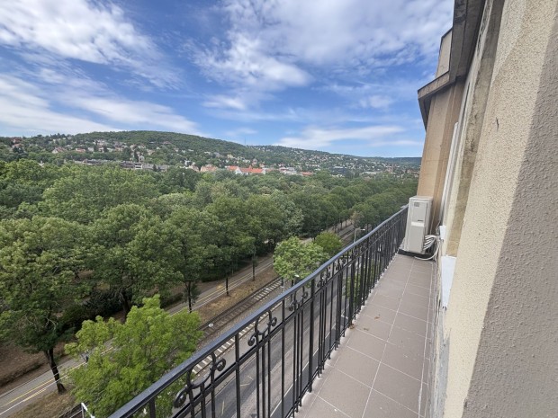 Kiad� IRODA csod�latos PANOR�M�VAL a  II. ker�letben