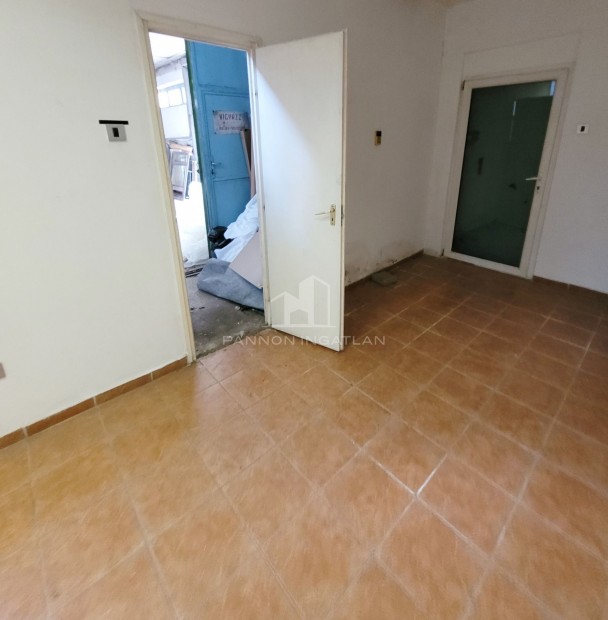 Kiad� Ipari, Veszpr�m 540.000 Ft