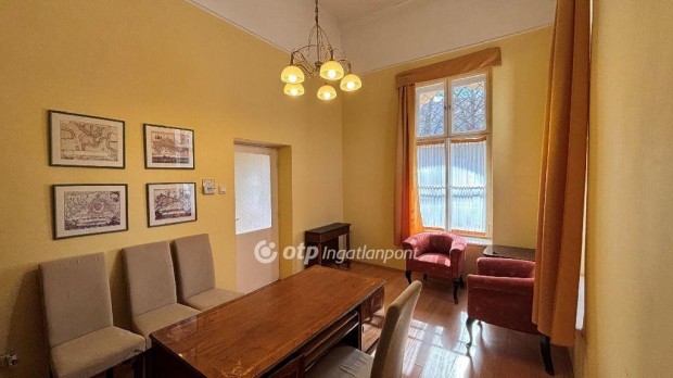 Kiad� Iroda, B�k�scsaba