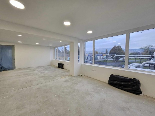 Kiad� Iroda, P�cs 352.000 Ft