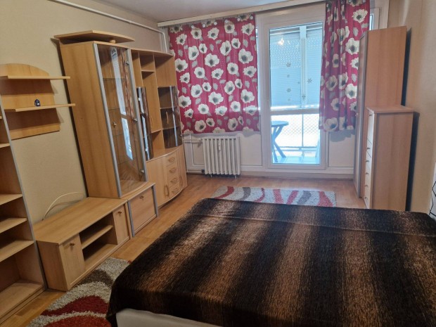 Kiad� Kaposv�ri garzonlak�s