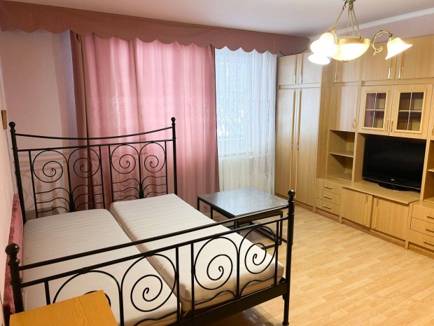 Kiad� Lak�s Kom�rom