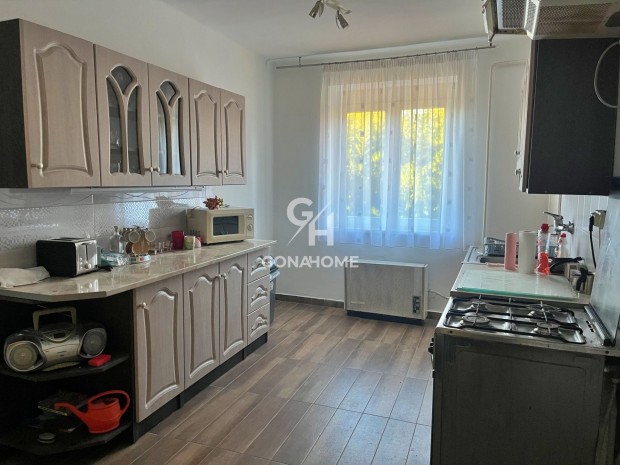 Kiad� Lak�s, Veszpr�m 170.000 Ft